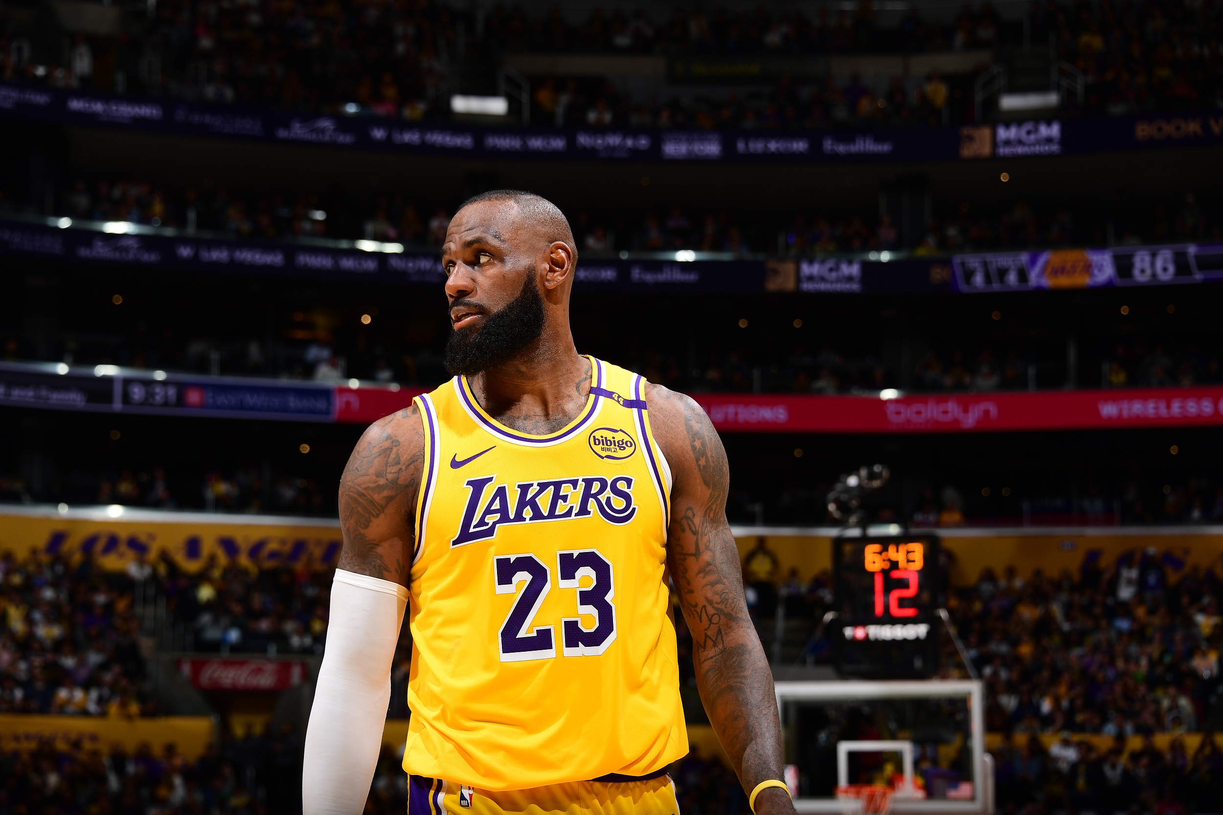 阿里纳斯：只要詹姆斯还在追逐历史，NBA永远不会缩短赛季